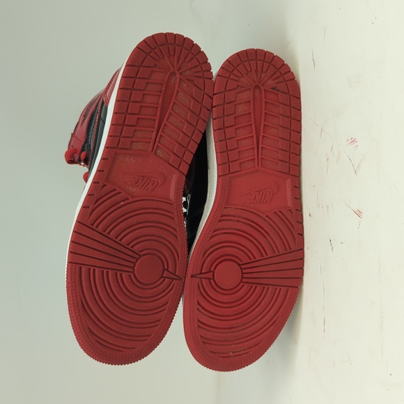 Jordan 1 Retro High OG Patent Bred shoes - Picture 7 of 16